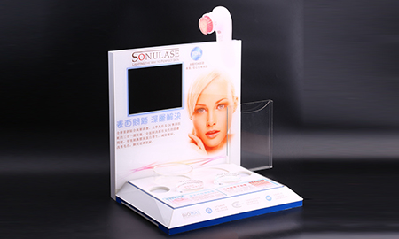 化妝品展示架和化妝品之間應該如何搭配？